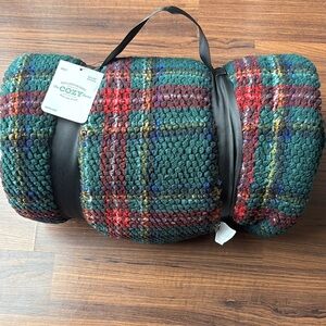 Cozy Plaid Throw Blanket - Green and Red